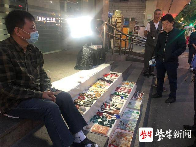 丹凤街夜市 张可 摄