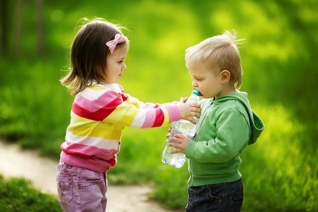 反复烧开的水能给孩子喝吗？冲奶粉用什么水好？这几点你必须知道