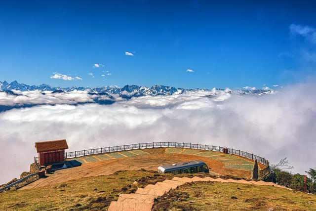 四川版独库公路！成都出发2天往返，邂逅草原野花、雪山云海美景