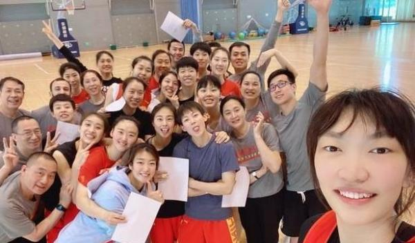 中国女篮要承担篮球在奥运的重担。