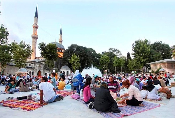 往年土耳其开斋节盛况 （本文所有图片均为作者供图）