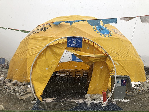 　　2020年珠峰大本营现场指挥部的新闻发布厅。澎湃新闻记者 王万春 图（本文图片除署名外，均由陕西测绘地理信息局提供）