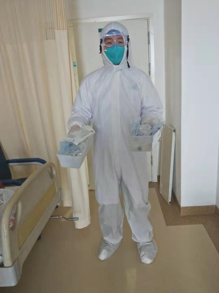 彭银华在江夏区第一人民医院工作期间。受访者供图