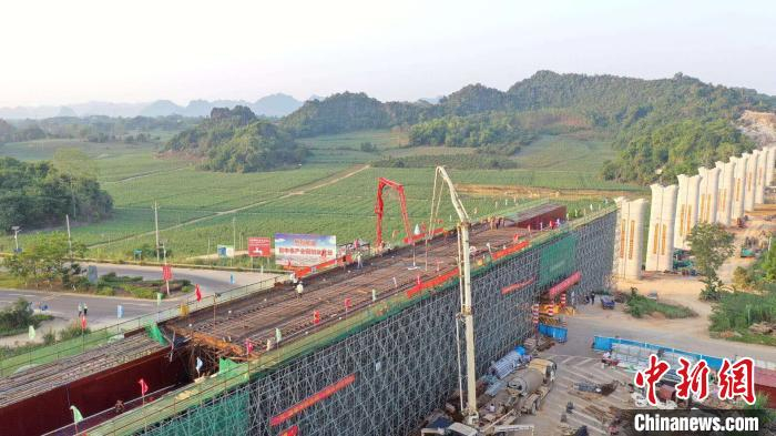 航拍施工现场。　蒋雪林 摄