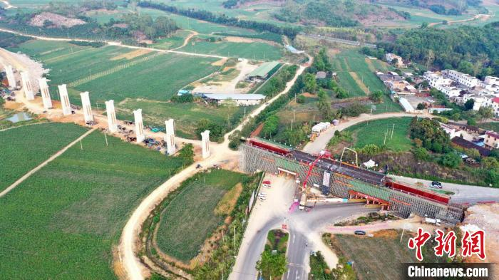 航拍施工现场。　蒋雪林 摄