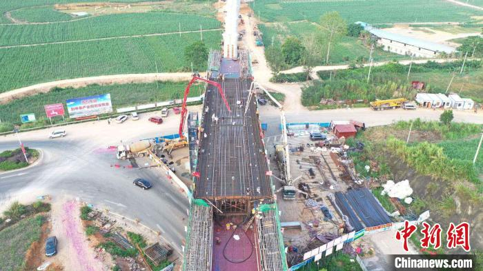 航拍施工现场。　蒋雪林 摄