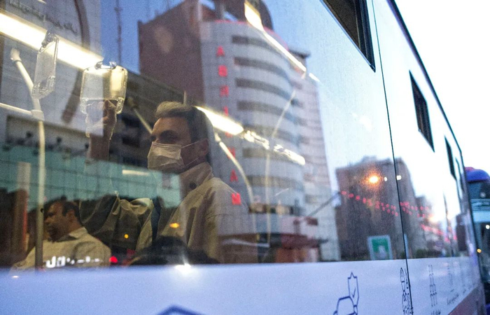  疫情下的伊朗街头（图片来源：新华社发 艾哈迈德·哈拉比萨斯 摄）