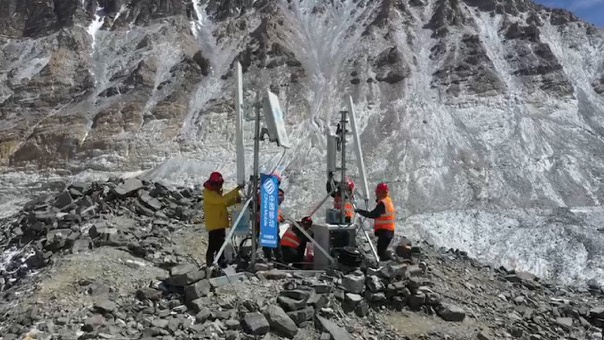 移动5G信号覆盖珠峰。澎湃新闻记者 吴子凡 图