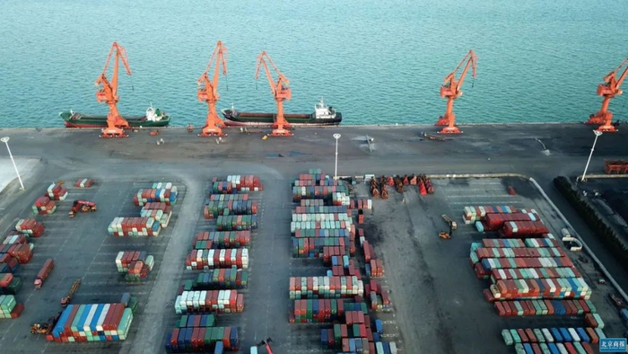 海港（图片来源：新华社）