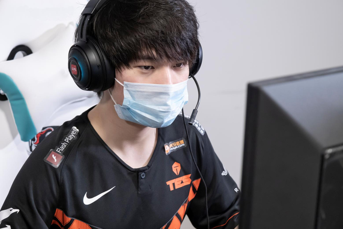 喻文波从未后悔走上电竞路。受访者供图