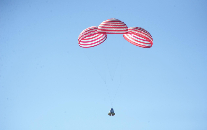 前期返回舱群伞返回试验现场。航天科技集团五院供图