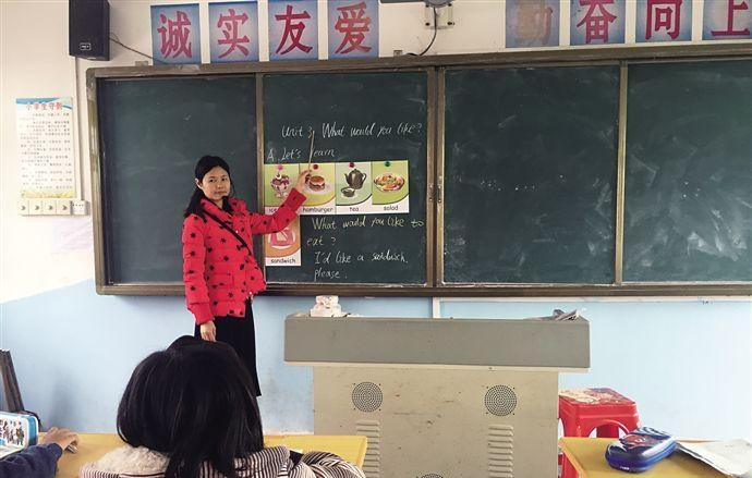 ■林小恋老师在北莉小学教授英语课程。