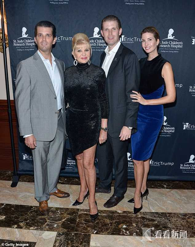 伊凡娜·泽尼科娃与她的三个孩子