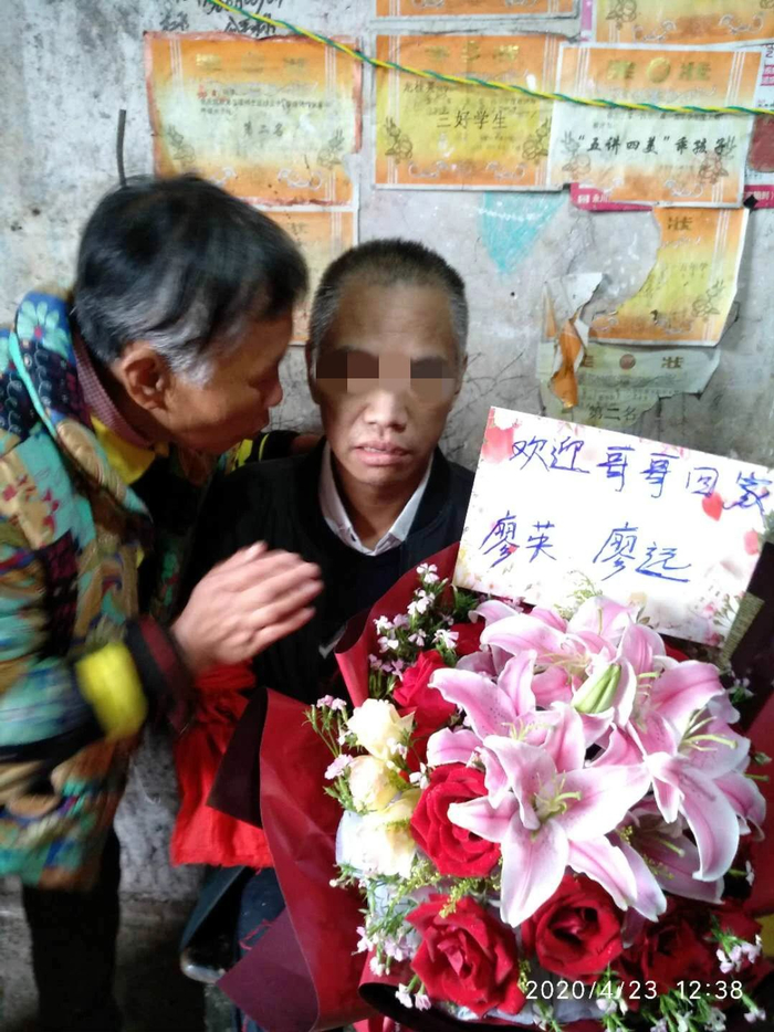 廖银超于4月底被接回家中，结束了长达16年的流浪生涯。受访者供图