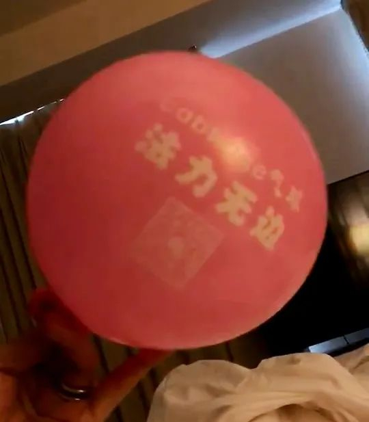  充满笑气的气球。上海市青浦区人民检察院供图