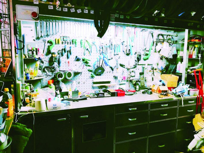 ①自行车专卖店售后维修区。