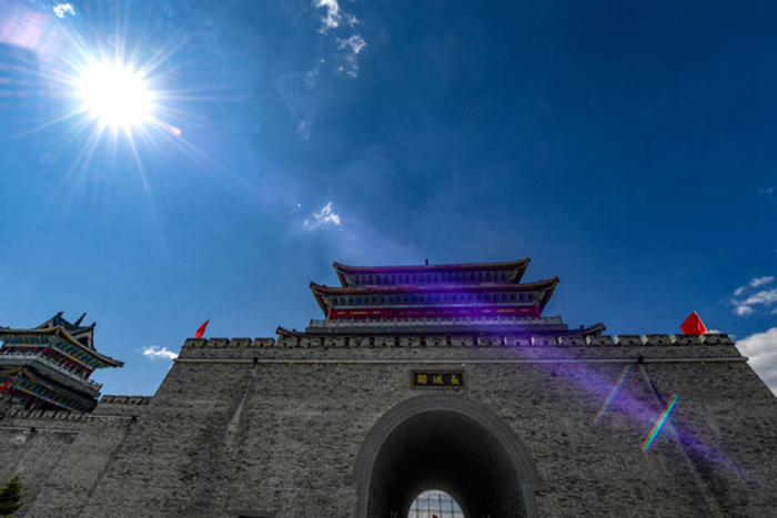 宁夏盐池县境内的长城关 冯开华/摄