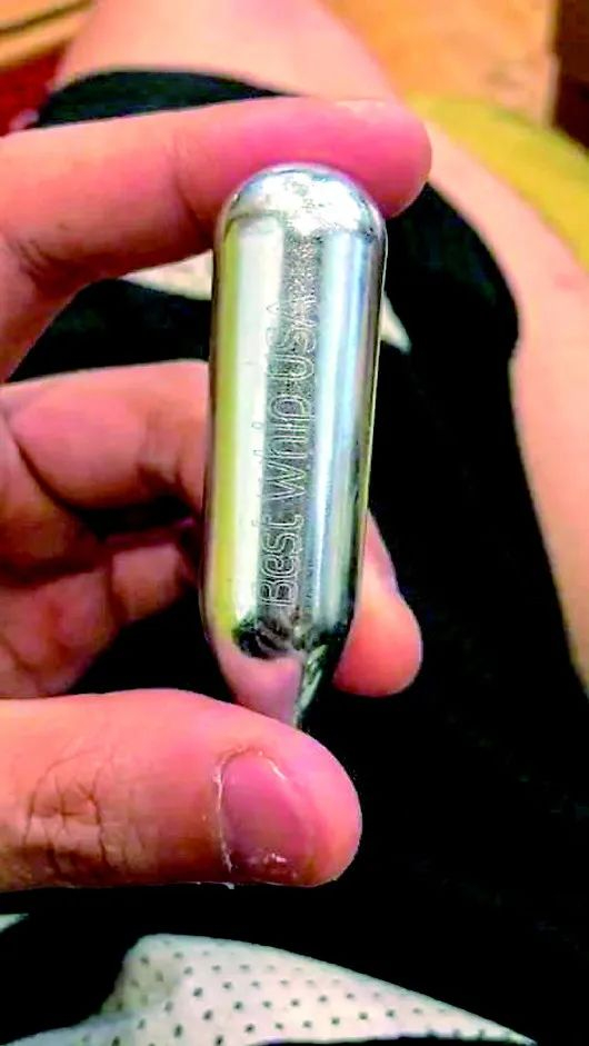  笑气气弹。上海市青浦区人民检察院供图