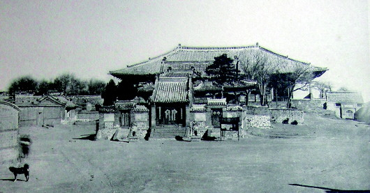 　　▲这是大约上世纪30年代拍摄的奉国寺（资料照片）。