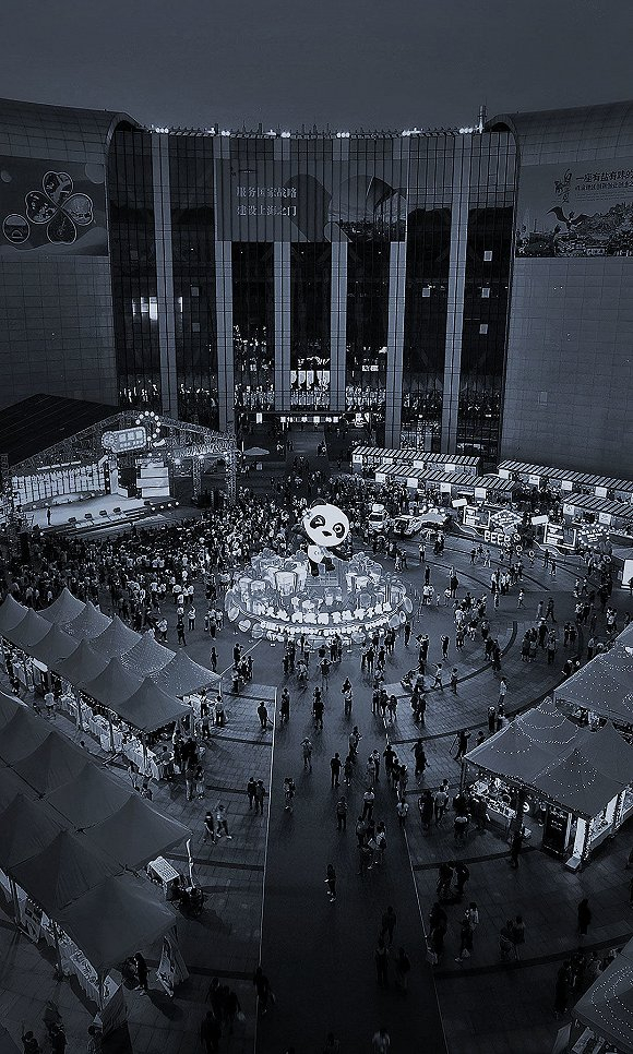 国展中心集市。张亨伟/中新社 图