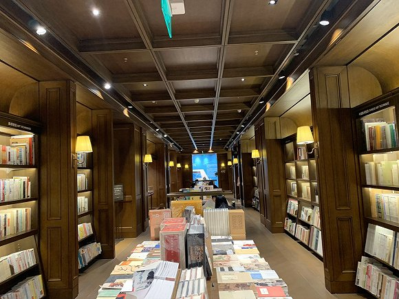 诚品书店内部。张子怡摄