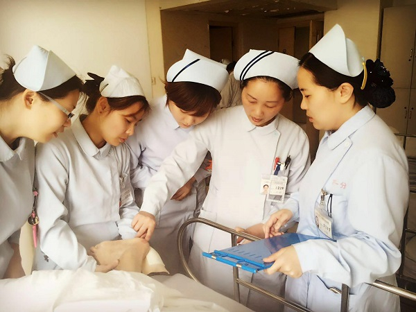 图说：上海市第四人民医院打造出了一支高素质护理团队　采访对象供图 下同