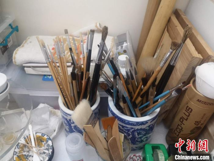 上色用的画笔。　童笑雨 摄