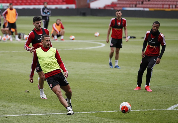 当地时间2020年6月5日，英国谢菲尔德，19/20赛季英超第28轮补赛前，谢菲尔德联训练备战。IC 图