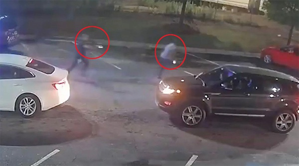 布鲁克斯（右）