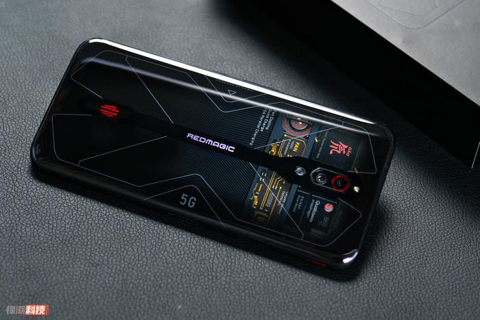 红魔5G氘锋透明版图赏：可视化背面的独特魅力