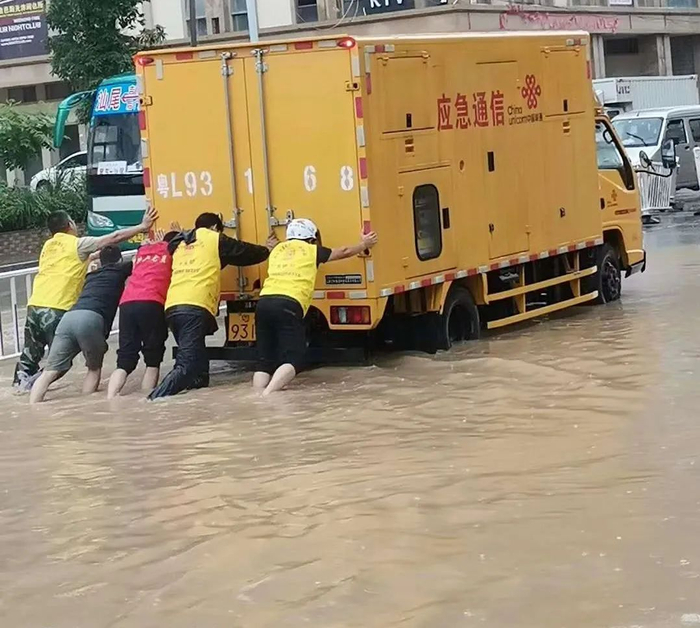 一线 多地突遭暴雨洪涝台风，联通员工直接冲上一线应急预案广西新浪新闻 