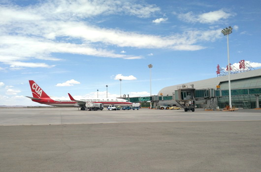  嘉峪关机场
