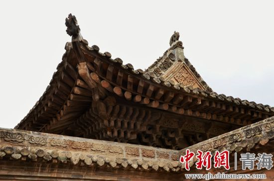 图为洪水泉清真寺内的礼拜殿飞檐。鲁丹阳摄