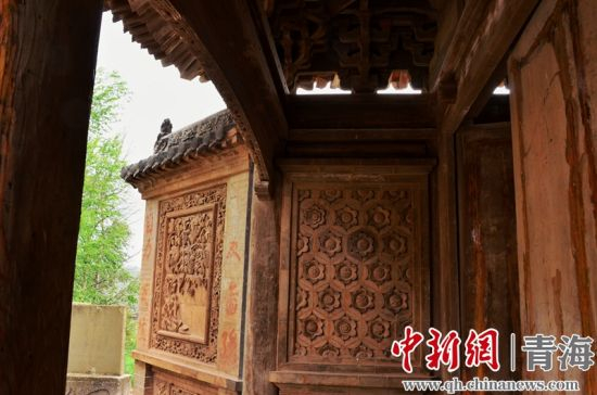 图为洪水泉清真寺内的走廊壁墙。鲁丹阳摄