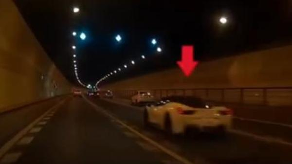 图为飙车现场&nbsp; 监控视频截图