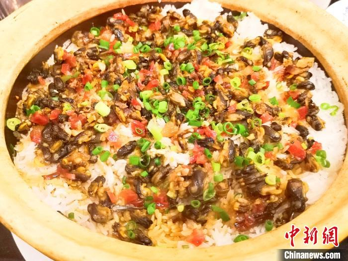 味鲜饭香的石夹螺饭 李晓春 摄