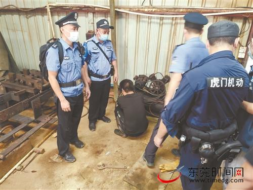 ■市生态环境局频频开展联合执法行动，严厉打击企业违法行为。图为执法人员在荔枝林中揪出环境违法企业