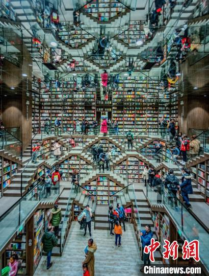 图为重庆“网红最美书店”钟书阁。重庆市九龙坡区文旅委供图