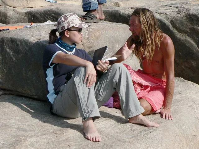 ▲梁子与“恒河边的意大利人”阿德瑞阿诺