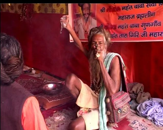  ▲大壶节上的举手巴巴。梁子 摄