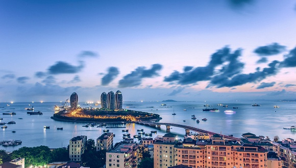 远眺海南三亚凤凰岛。图片来源：视觉中国