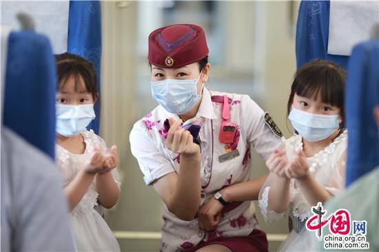 中国发布丨儿童节列车长妈妈总不在家 儿子：她忙着让千千万万的人回家