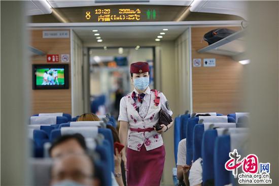 中国发布丨儿童节列车长妈妈总不在家 儿子：她忙着让千千万万的人回家