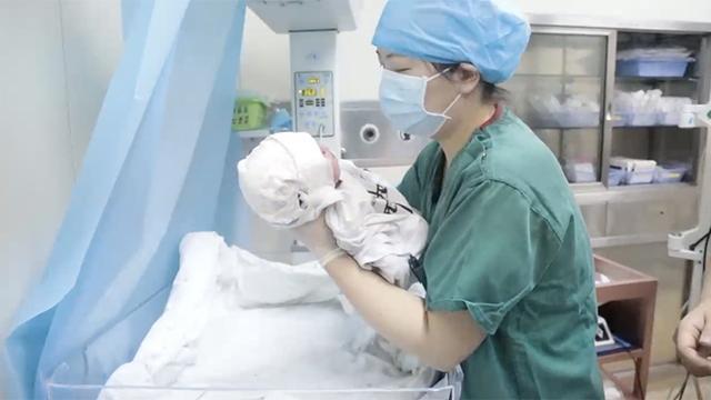 取名六一 抗疫烈士彭银华医生的孩子在武汉出生