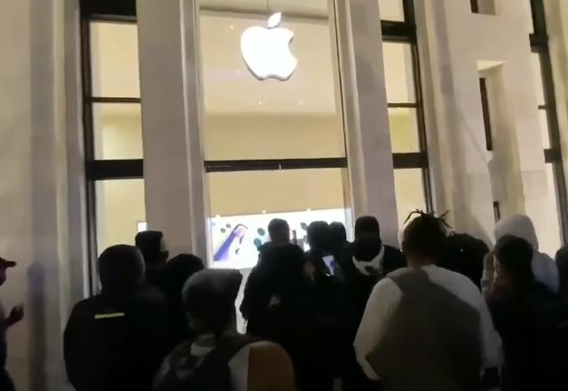 美国多地发生暴力抗议事件 苹果多家门店被砸抢后宣布关店