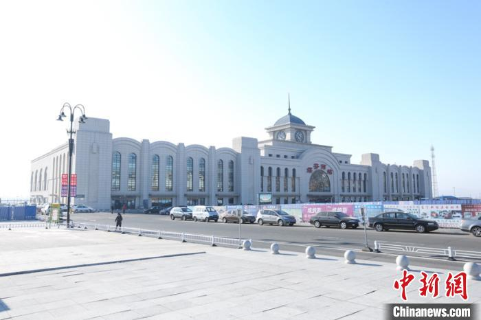 &nbsp;&nbsp;&nbsp;&nbsp;图为绥芬河站。　曲艺伟　摄