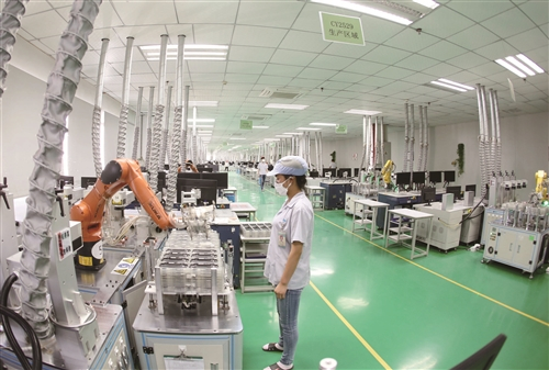 ■长盈精密自动化生产车间 记者 郑琳东 摄