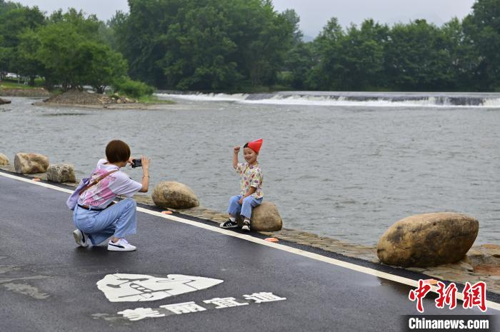 宜昌打造“美丽宜道”助推乡村振兴。 刘康 摄