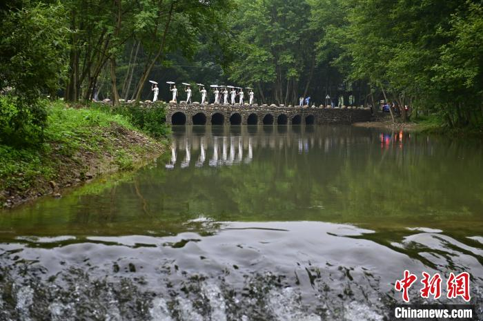 远安洪家漫水桥因视觉冲击力强成为了“网红桥”。 刘康 摄