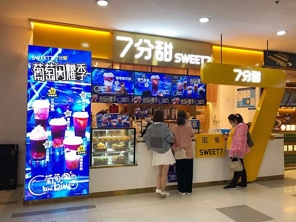 在7分甜店里，产品信息随处可见